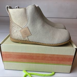 Livie & Luca Gold Shimmer Wink Boots Size 1Y